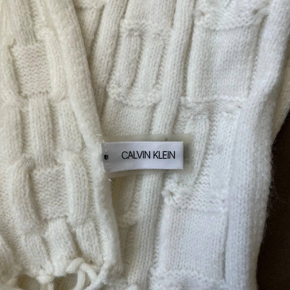 Calvin Klein White Cable Knit Scarf